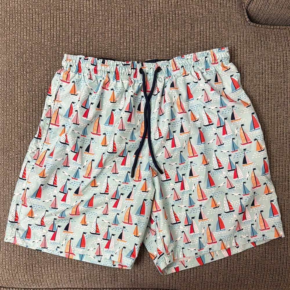 Men’s Sailboat Print Swim Shorts Size Medium